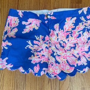 Lilly Pulitzer Size 8 - Blue and Pink Women's Scalloped  Shorts